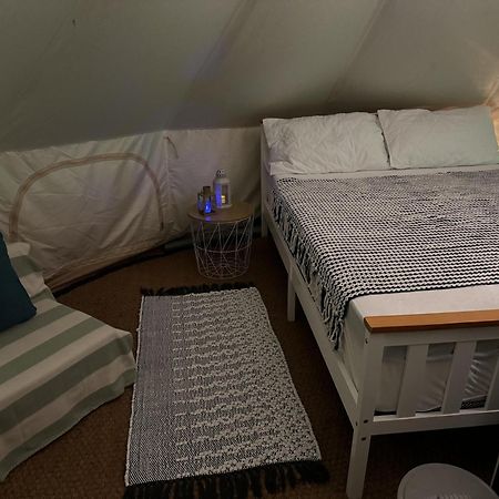 Villa Spacious Bell Tent At Herigerbi Park Lincolnshire Grantham Exterior foto