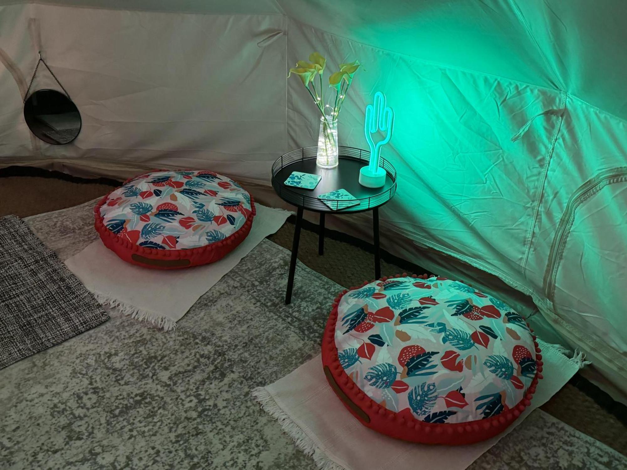 Villa Spacious Bell Tent At Herigerbi Park Lincolnshire Grantham Exterior foto
